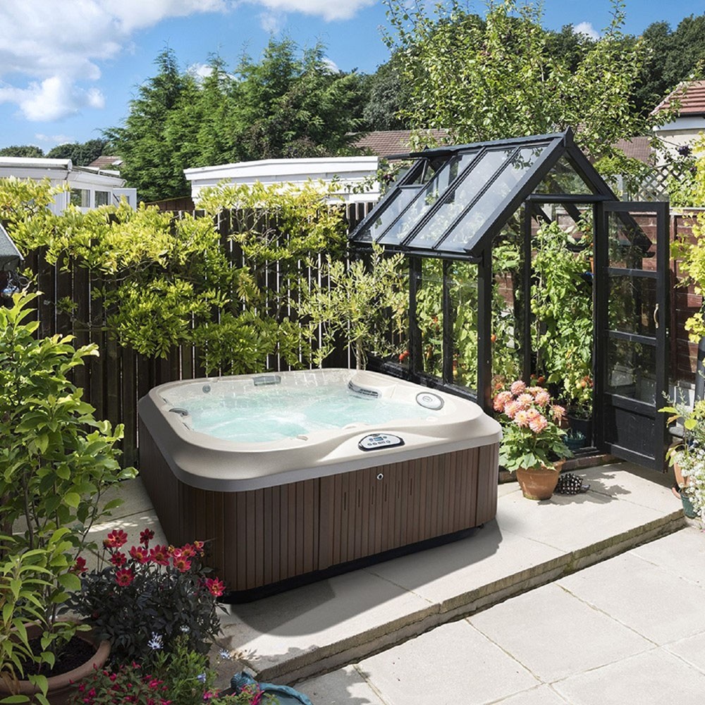 JACUZZI J-315 HOT TUBE